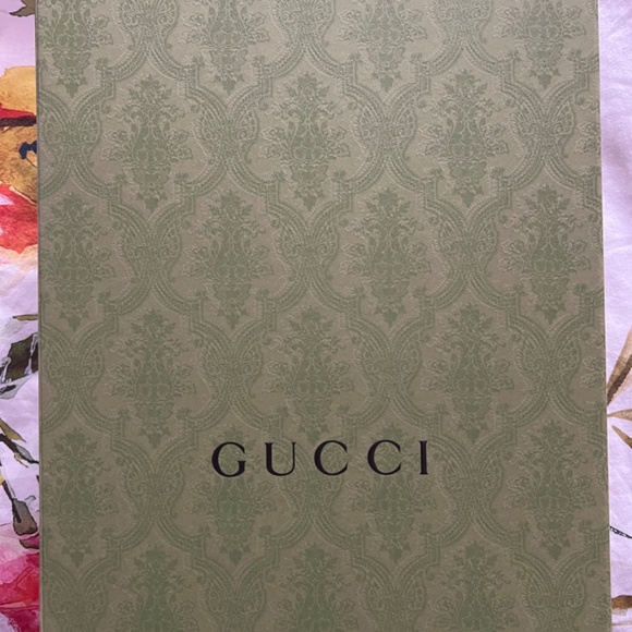 Authentic empty Gucci box medium - Picture 2 of 2
